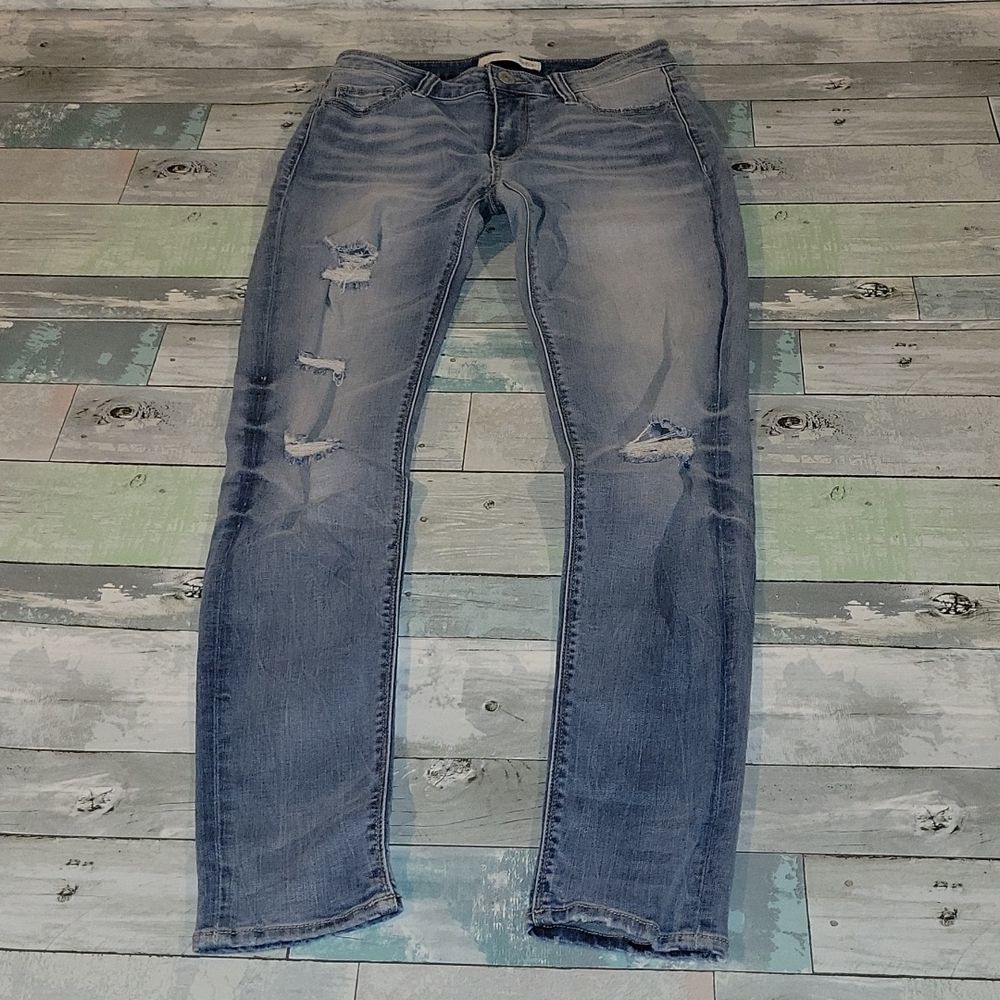 Women’s Distressed Straight Fit Jeans